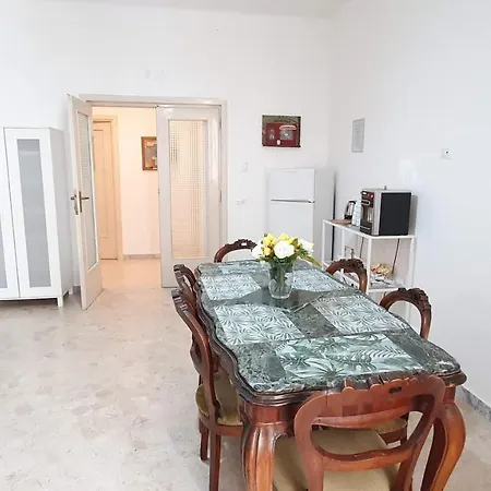 Apulian Central - Centro בית הארחה *